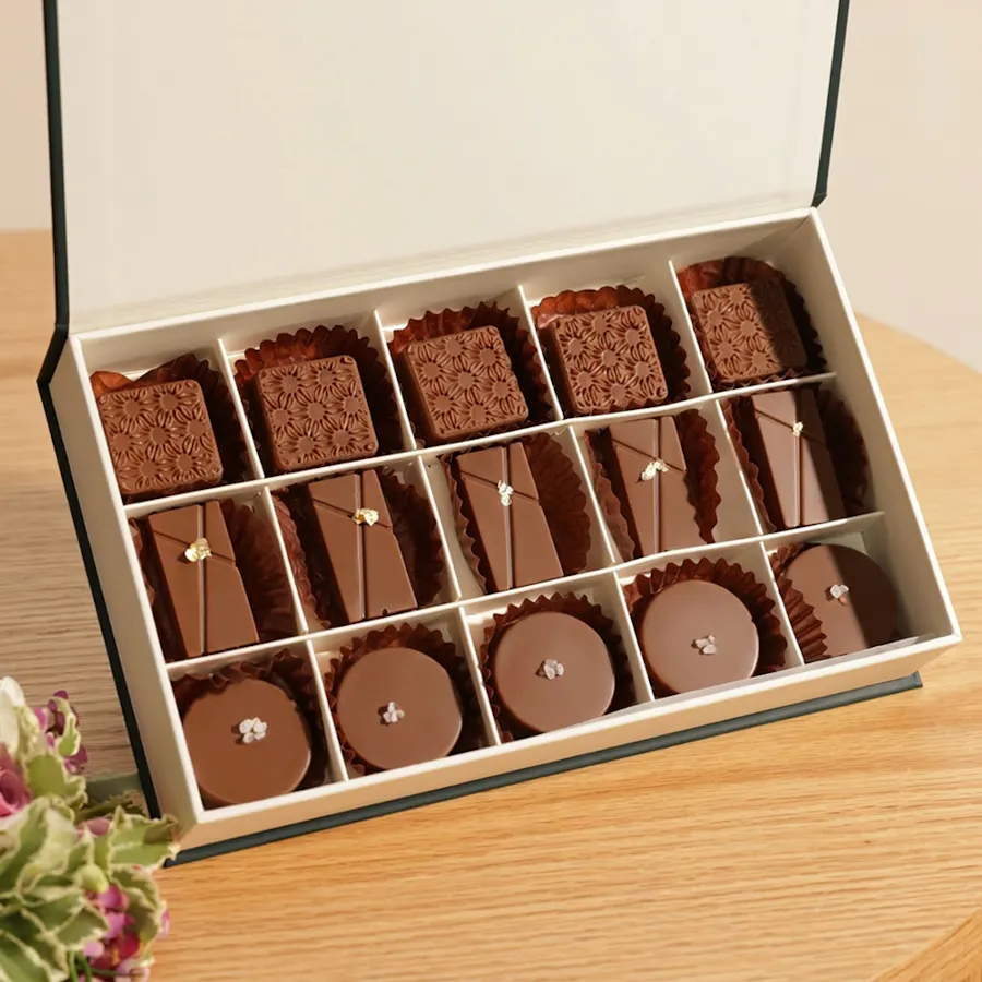 Floward Small Chocolate Box | Delicate Flowers 5