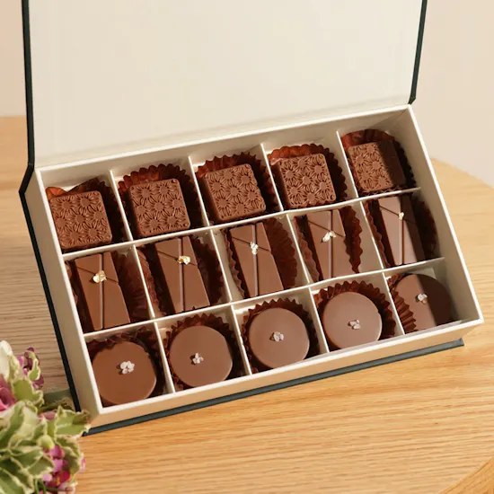 Floward Small Chocolate Box | Delicate Flowers