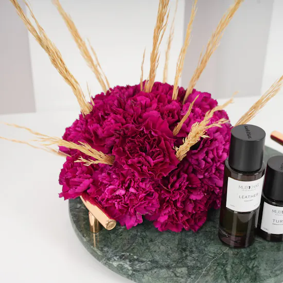 عطر الشعر ليذر و عطر ترابي من مبخر | الكارنيشن الفوشيا