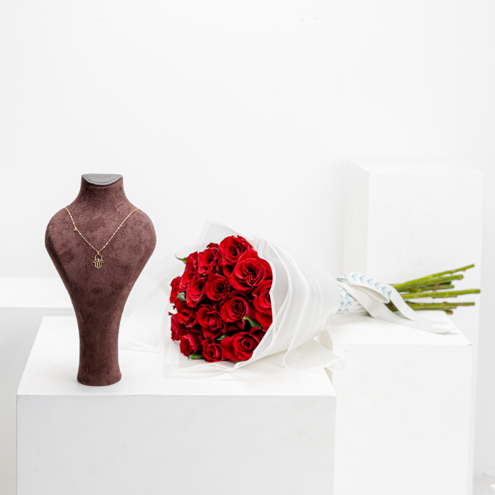 L'azurde Hamsa Necklace | Romantic Bouquet