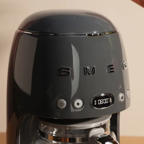 Smeg 50's Style Drip Filter Coffee Machine | Attractive Flower Bouquet