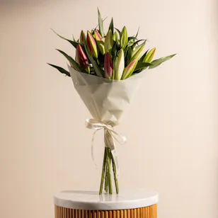 Enchanting Lilies | Cream Wrap