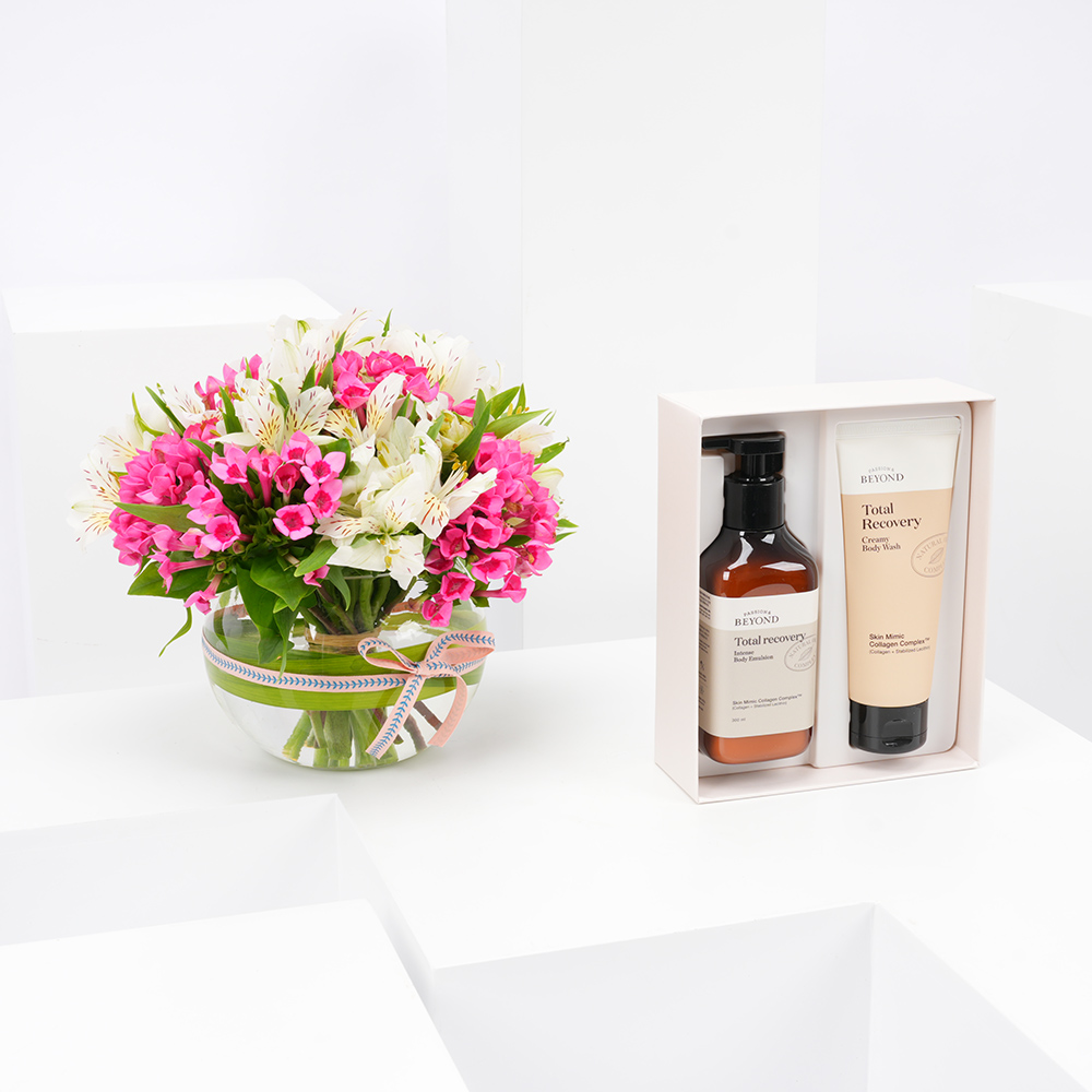 مجموعة بيوند توتال ريكفوري من ذا فيس شوب مع فازة الزهر