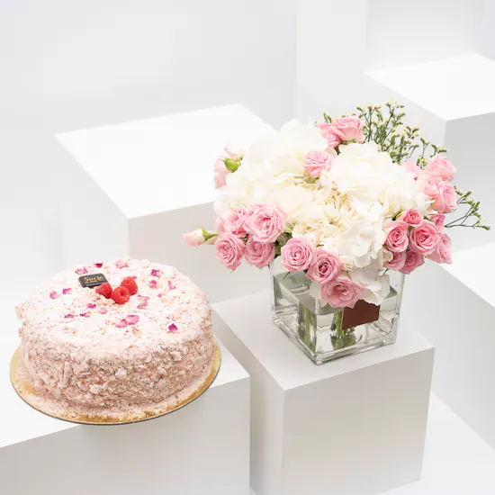 Sucre de Nada La Vie en Rose Cake | Beautiful Blooms