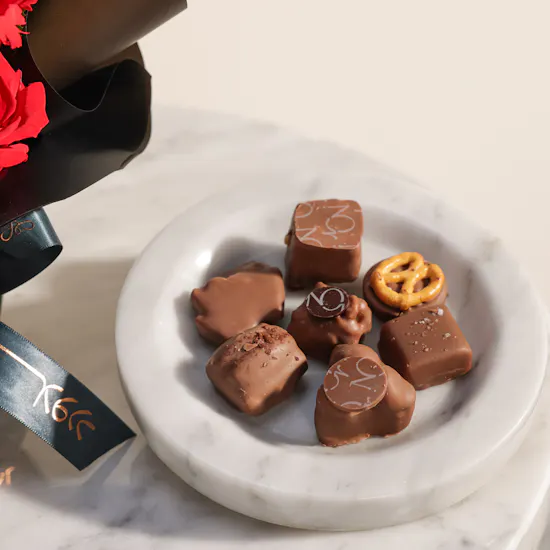 Nor Noyau Luxury Velvet Chocolate Box | Love Flowers Bouquet