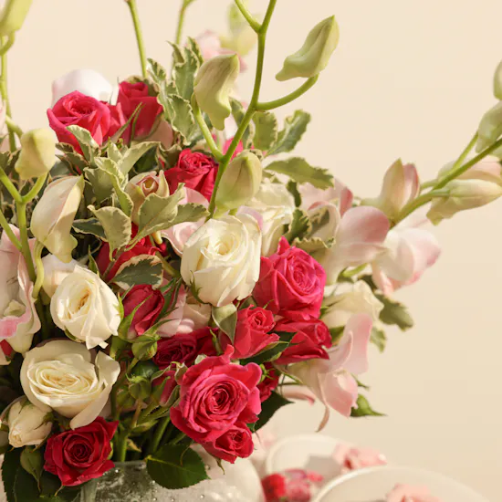 10 Bostani Rose Chocolates Box & Garden Flowers