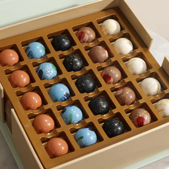 Nua Signature Arabesque Large Chocolate Box