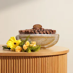 Levo Golden Round Chocolate Tray and Sunset Harmony Flowers Levo Golden Round Chocolate Tray and Sunset Harmony Flowers