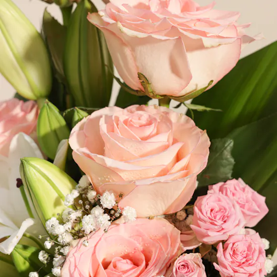 Levo Crepe Dentelle Chocolate Green Tray | Delicate Flower Vase