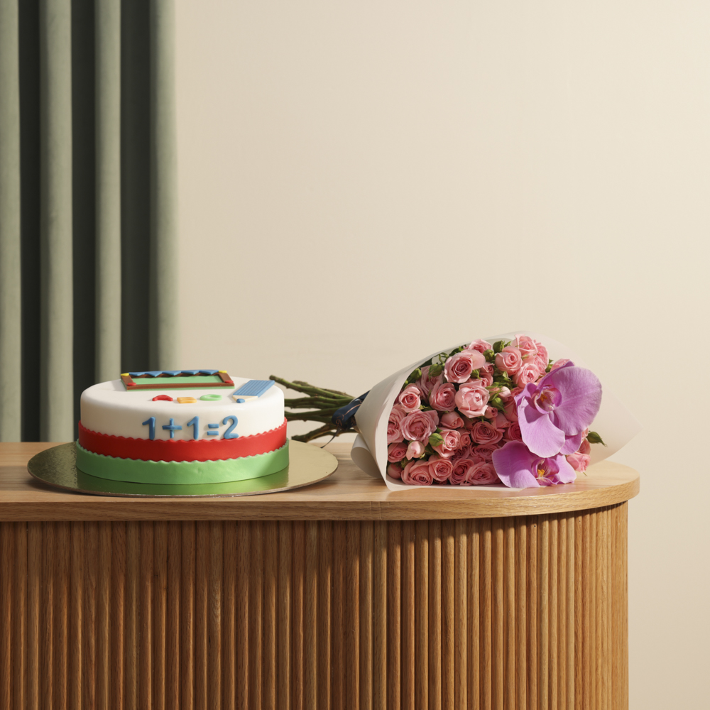 كيك العودة الي المدرسة من هلن بيكري | باقه زهور رقيقه