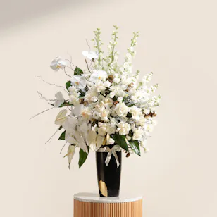 Snowy Charm Flower Vase