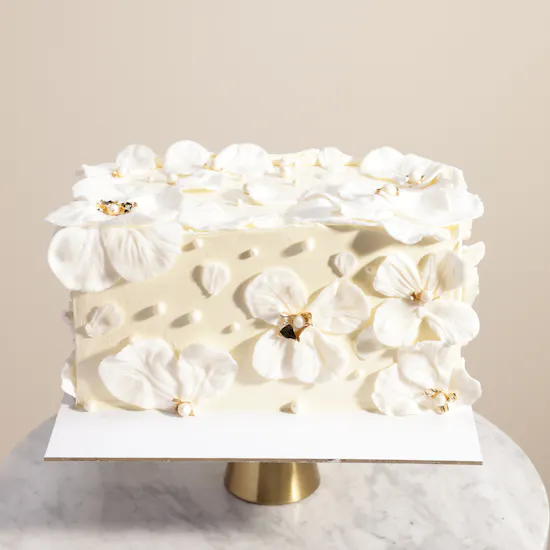 Floward White Pearl Rosette Square Cake
