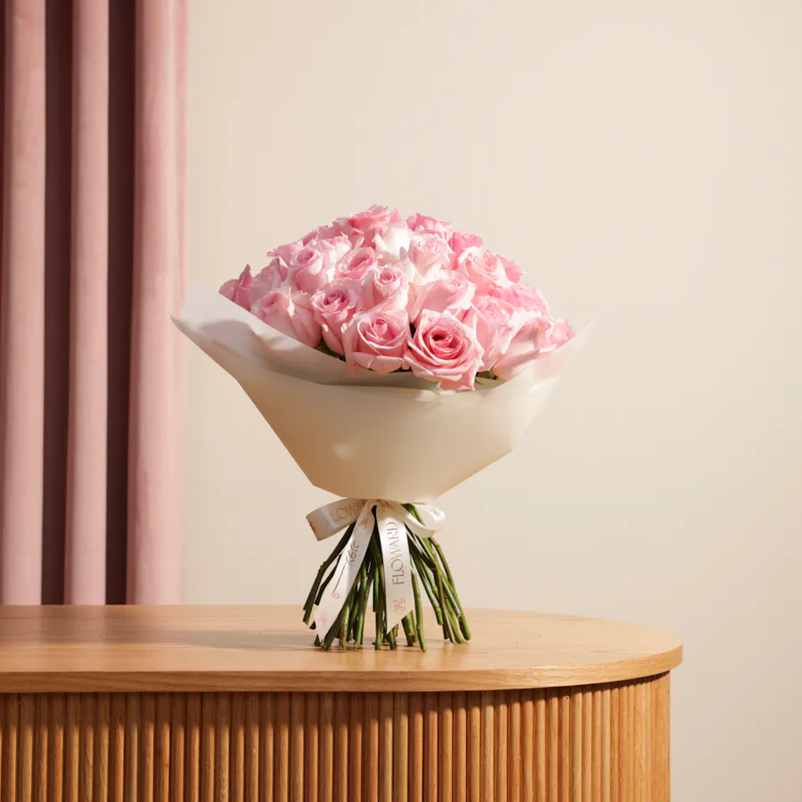 Picturesque Light Pink Roses Bouque 6