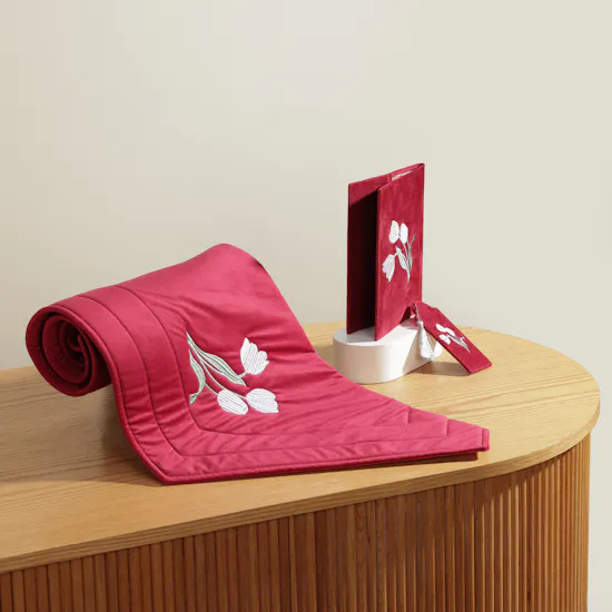 Glossy Touch Red Tulip Prayer Set