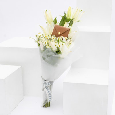 Wacafe with Pure White Bouquet