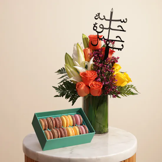 Ermine Macarons Box | Birthday Flower Vase