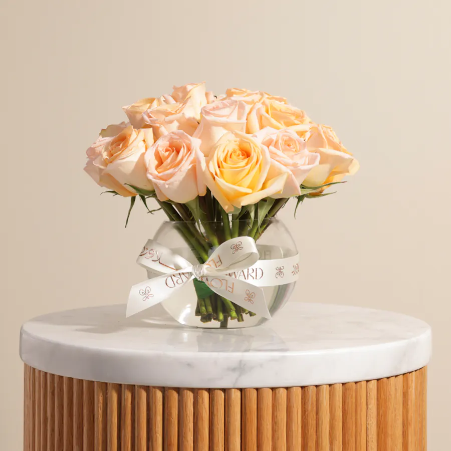 Graceful Peach Rose Vase | 25 Roses 2
