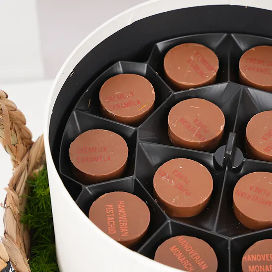 Hanoverian Mix Chocolate Box | Pink Carnations