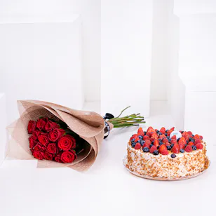 Yara's Corner Milk Berry Cake Yara's Corner Milk Berry Cake