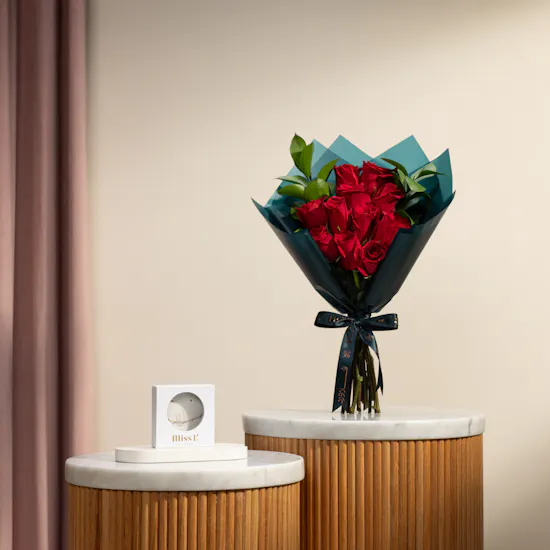L'azurde Women's Gold Bracelet | Lovely Red Roses Bouquet