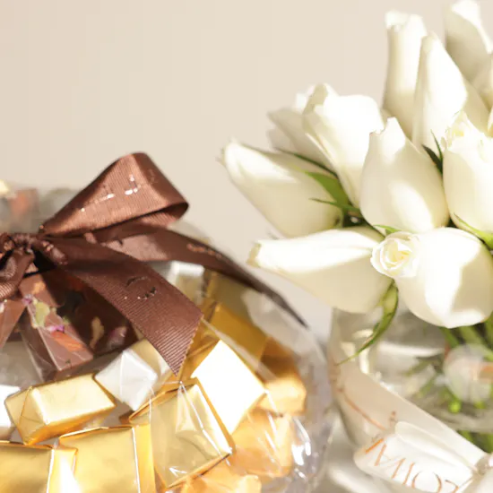 Ghazl Luxury Assorted Chocolates Medium Plate | Soft Tone Flower