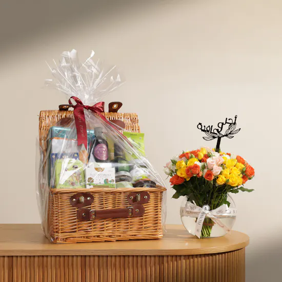Eataly Medium Signature Hamper | Warmest Wishes Flower Vase