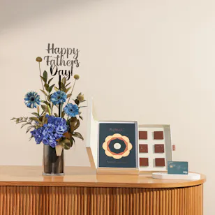 Floward 50 KWD Card and Chocolate Box | Father's Day Gentle Flower Vase