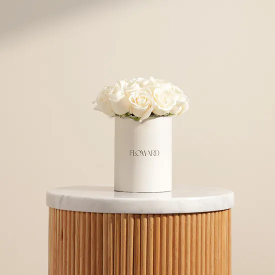 Dreamy White Rose Box | 17 Flowers