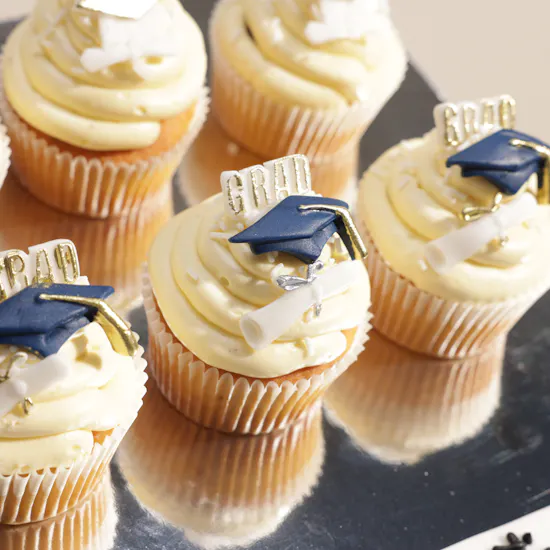 Floward Graduation Cupcakes