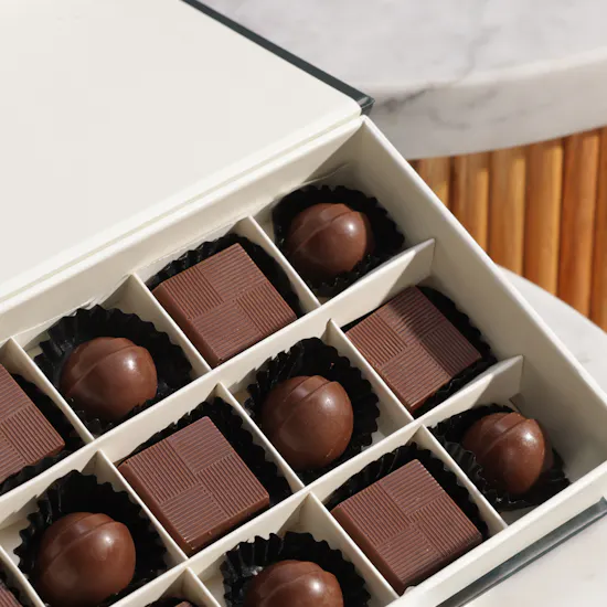 Floward Signature Small Chocolate Box