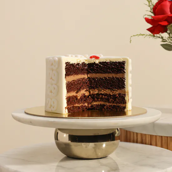 Floward Birthday Cake | New Chapter Flowers Vase