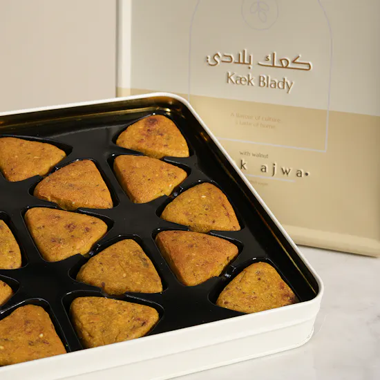 Kaek Balady Kaek Ajwa with walnut