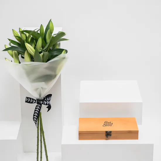 Feel Good Tea Wooden Box | White Liliums Bouquet
