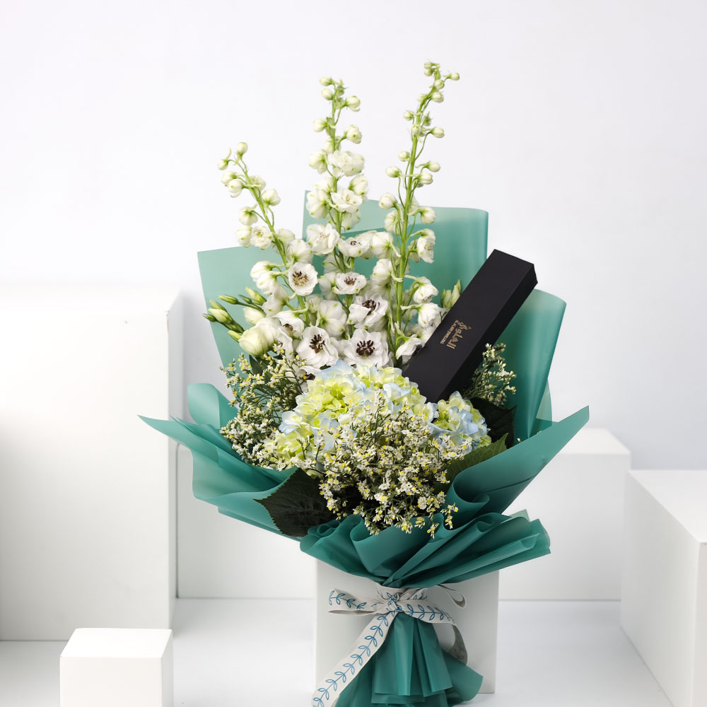 Al Alawi Gold Lotus Bracelet & Flowers