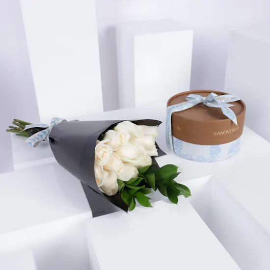 Hanoverian Chocolate Mix Brand Box | White Roses
