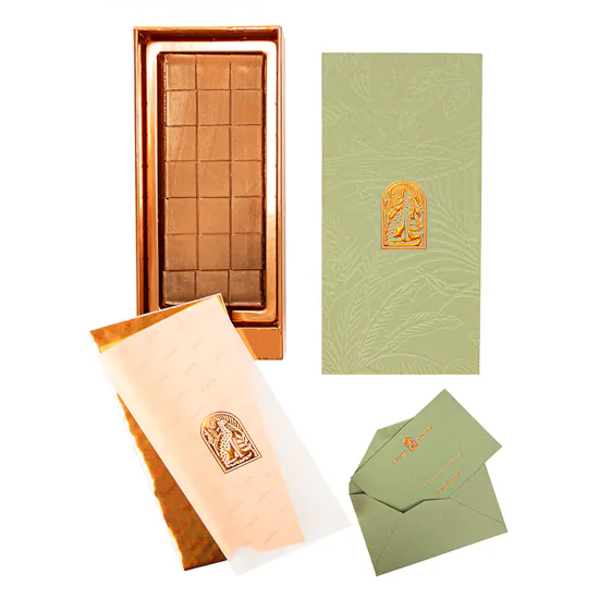Fahda Sweet Pistachio Small Box | Roses Bouquet