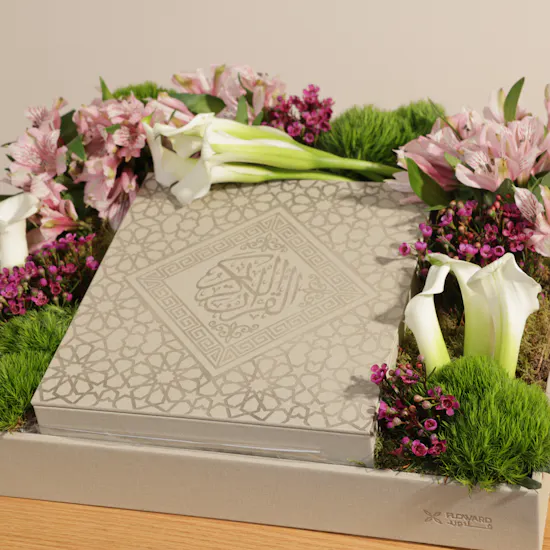 Floward Holy Qur'an and Misbaha Beige Gift Box | Pink Flowers