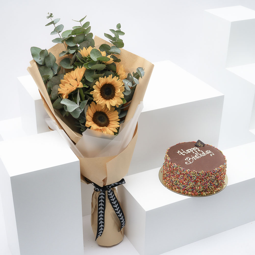 كيك يوم ميلاد سعيد من سكر الندى | باقة دوار الشمس