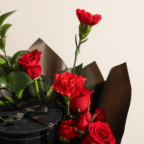 Nor Noyau Luxury Velvet Chocolate Box | Love Flowers Bouquet