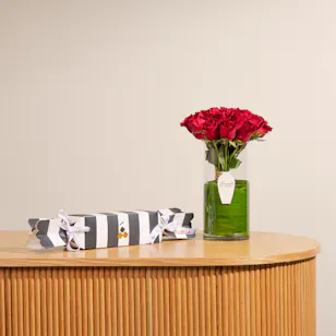 Shan Shal Bonbon Chocolate Box | 20 Red Vase