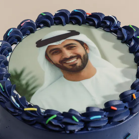 كيك سبرنكلز باللون الأزرق مخصصة بالصورة من مستر بيكر