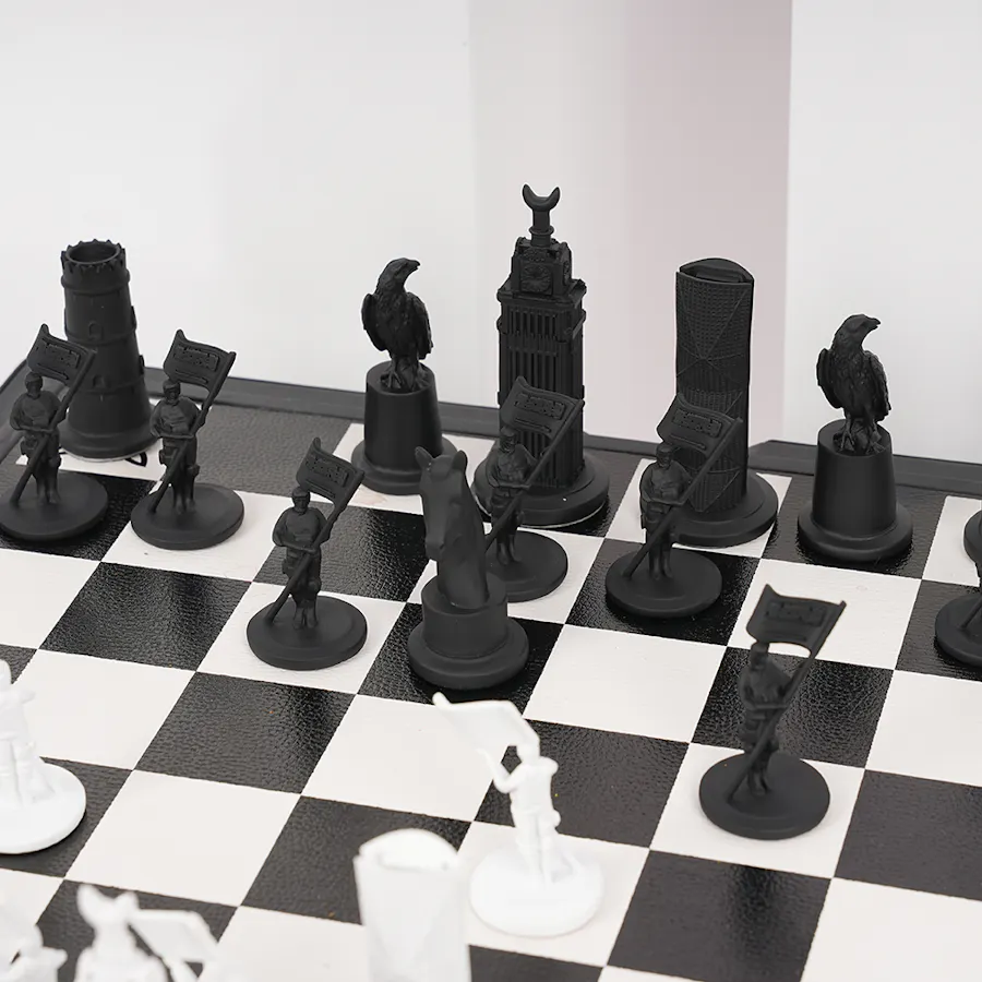 Floward's Black & White Chess Set 4