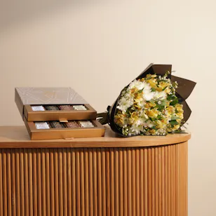 Levo Chocolate Box | Flower Bouquet Levo Chocolate Box | Flower Bouquet