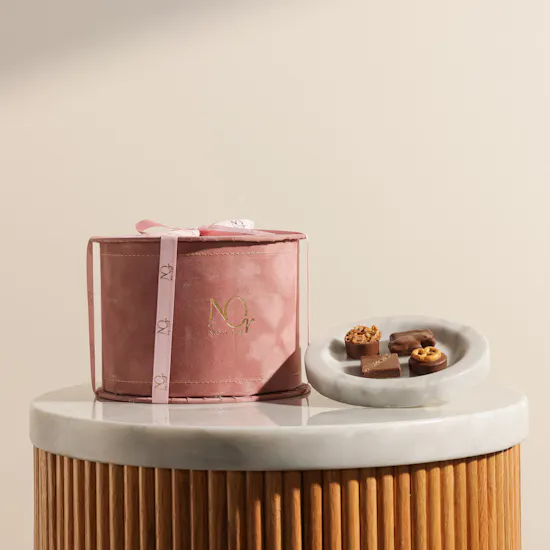 Nor Noyau Medium Pink Velvet Round Chocolate Box