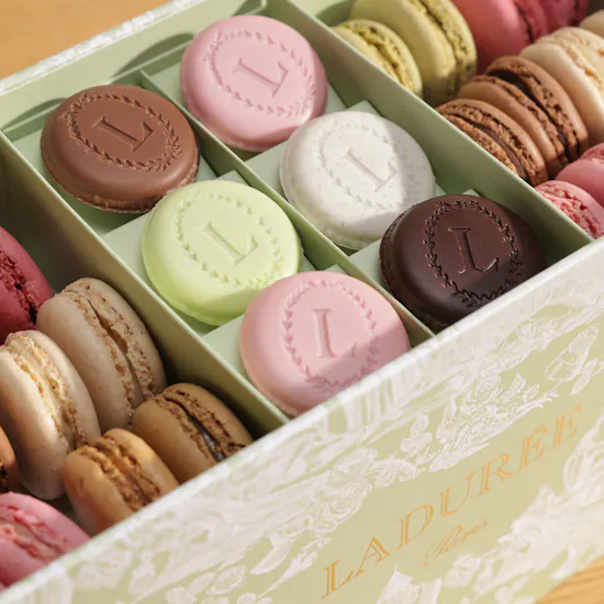 Ladurée Podium Macaron & Eugénie Box