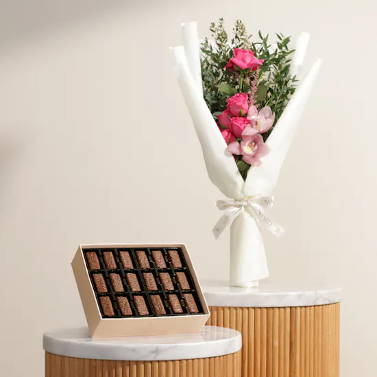 Chocoline Crêpes Dentelle Box | Calm Flower Bouquet
