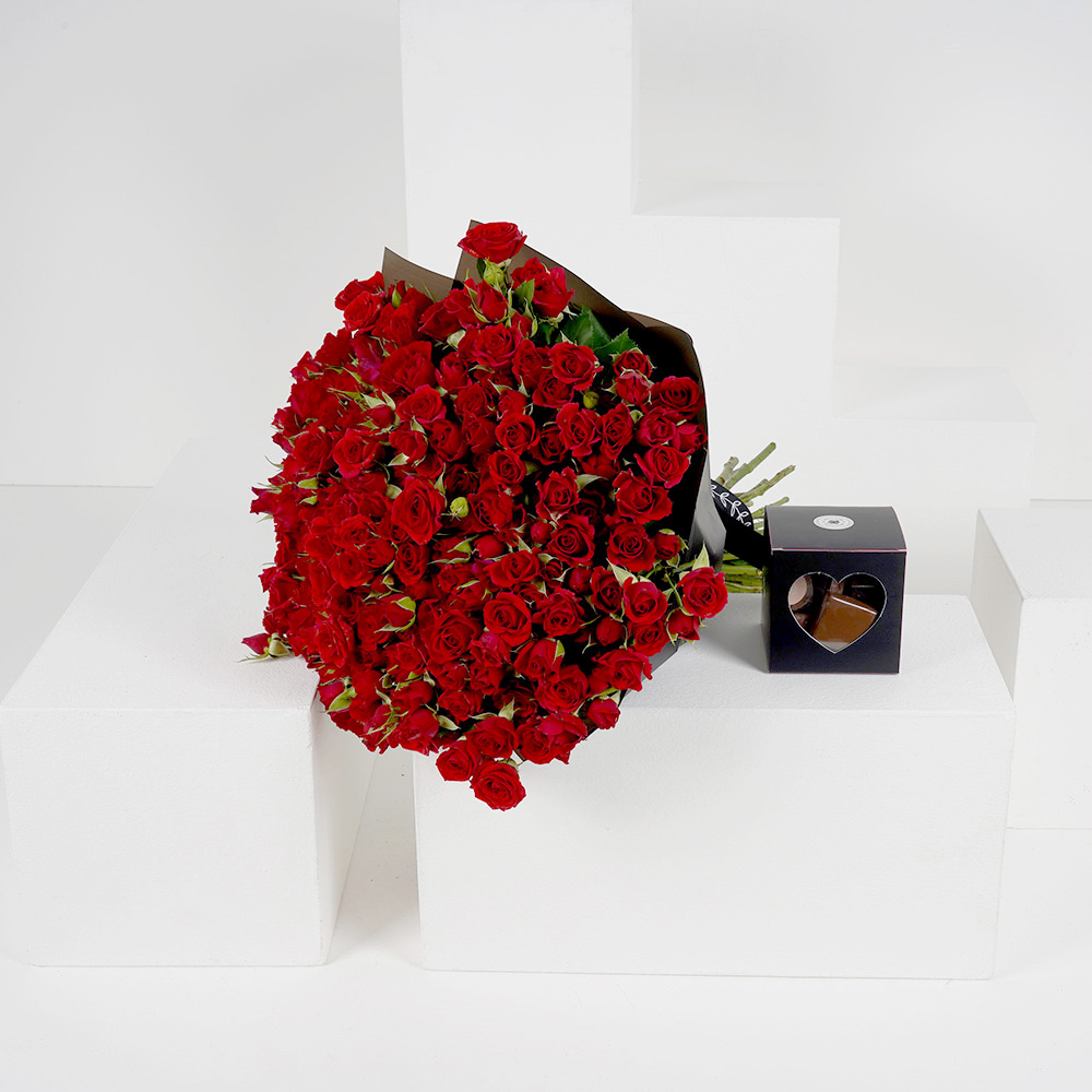 باقة يد 50 بيبي جوري احمر مع علبة شوكولاتة متوسطة