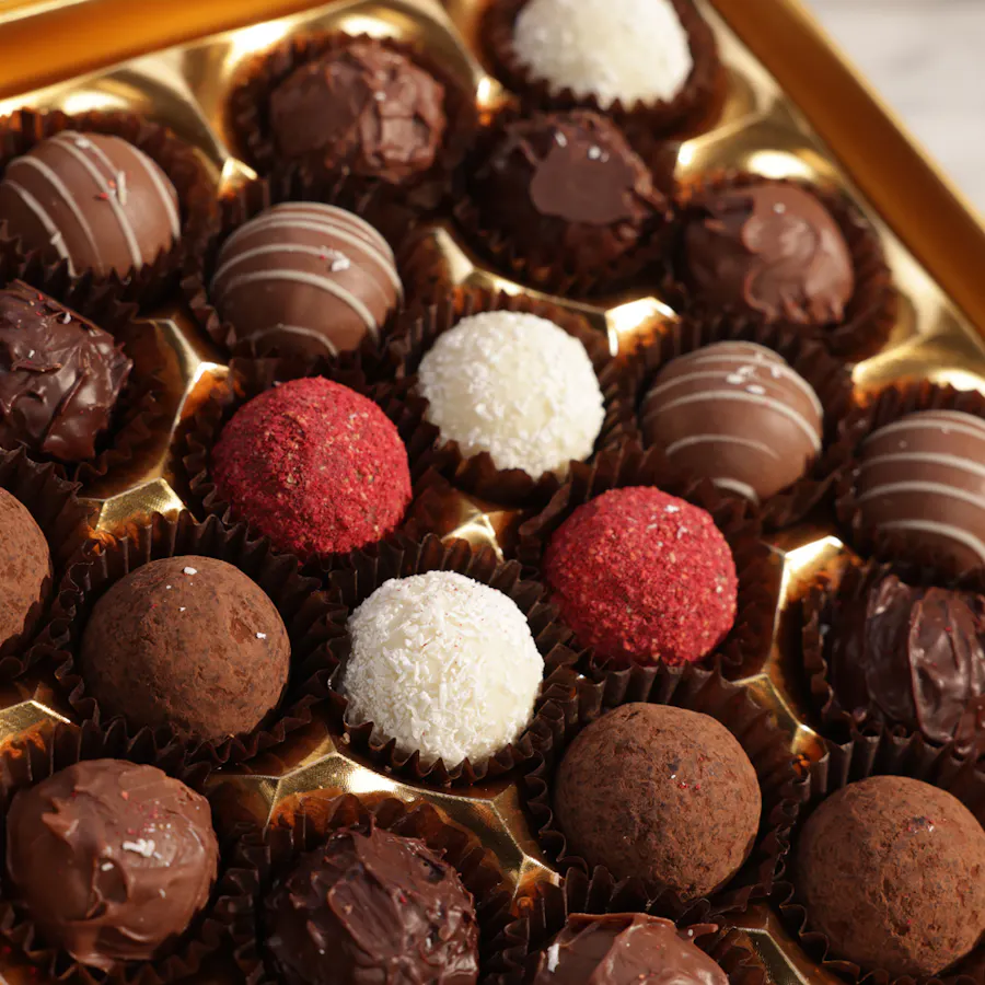Bateel Gold Palm Mix Chocolates Box | Soft Presence Flowers Vase 4