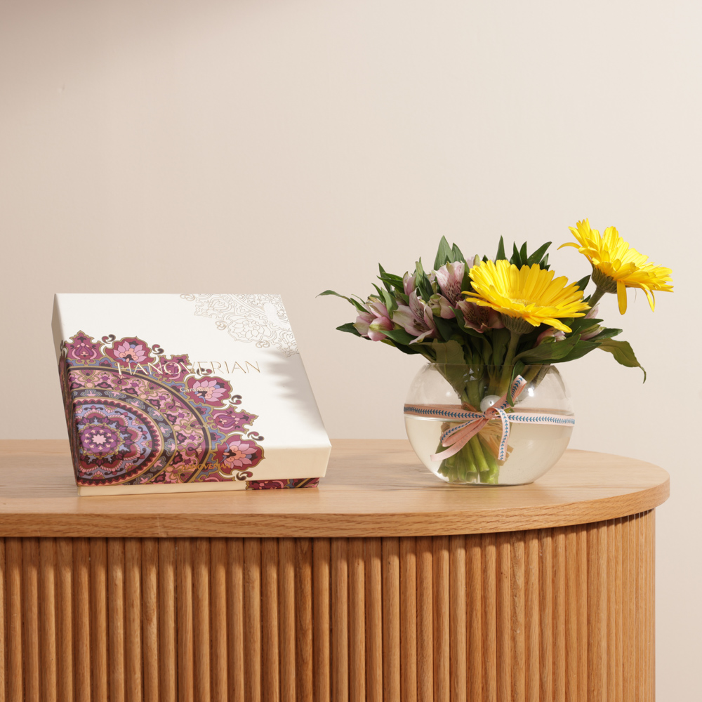 صندوق شوكولاتة بالكراميل من هنوفيرين | الزهور الرقيقة