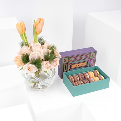 Ermine Macarons Box with with Blooms Vase 